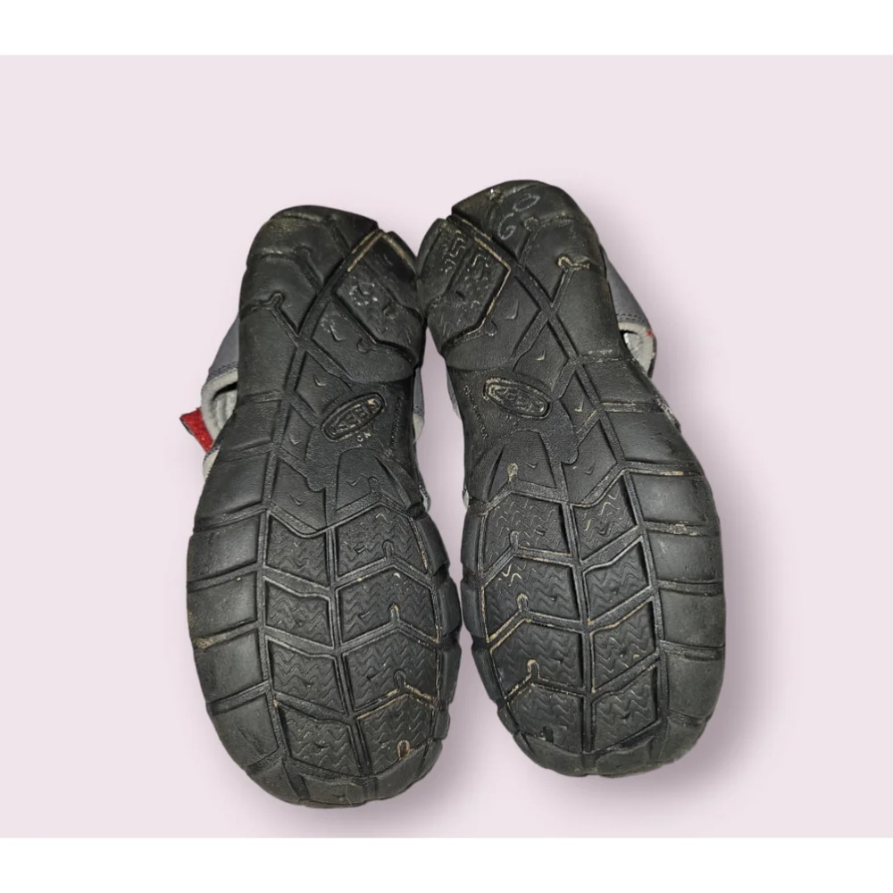Keen (Keens) Seacamp CNX  Sandals Boys Sz 2 Water Shoes